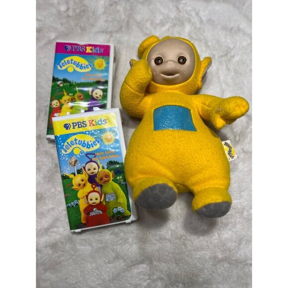 Playskool Hasbro 1998 Teletubbie Laa Laa plush, two vhs tapes included - Picture 2 of 6